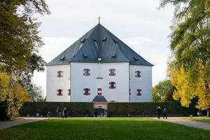 Horizontal of Star palace trees and grass