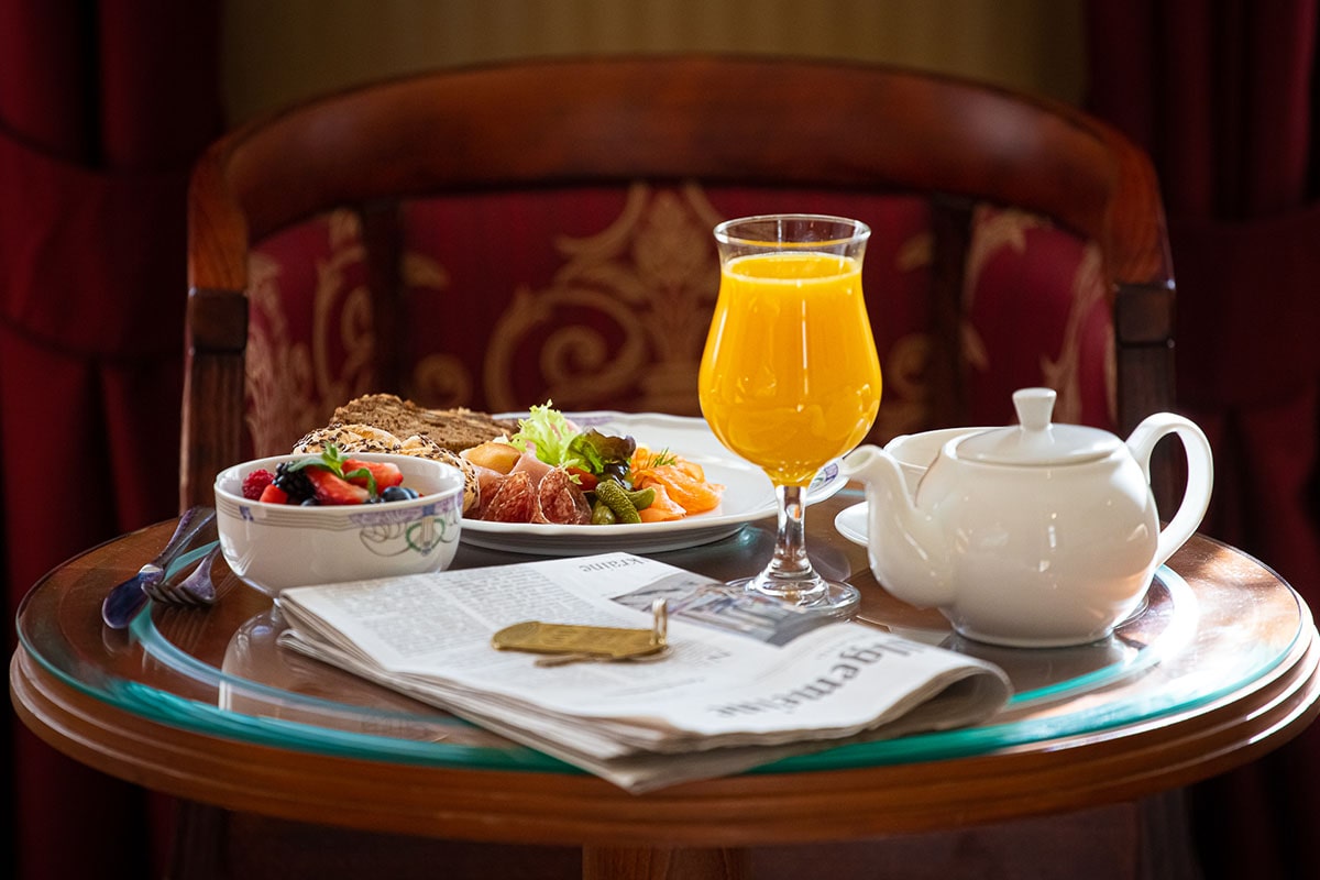 Hotel Paris breakfast