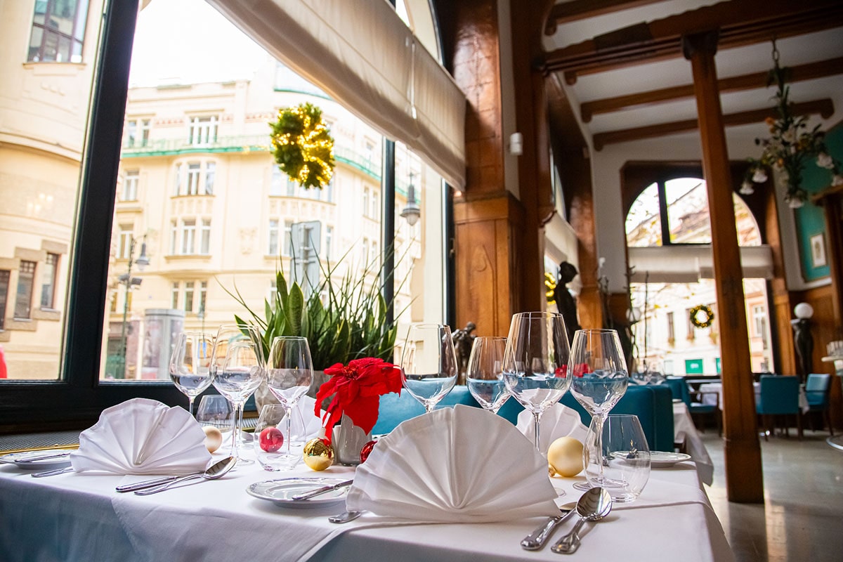 Hotel Paris Tonys Cafe