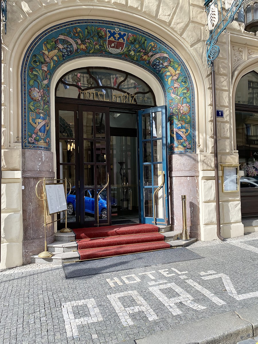 Hotel Paris Prague entrance
